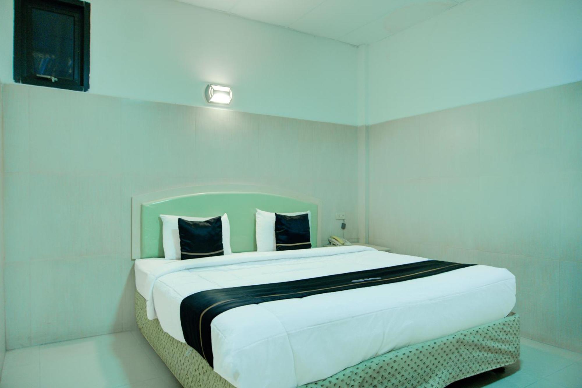 Townhouse Oak Palembang Near Jembatan Ampera Formerly Azzura Hotel Dış mekan fotoğraf